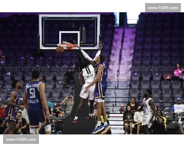 文班亚马跨界封神！C 罗式电梯球破门，篮球足球双天赋引爆体坛